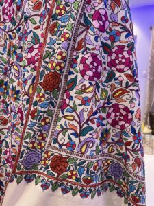 Luxurious pashmina shawl 