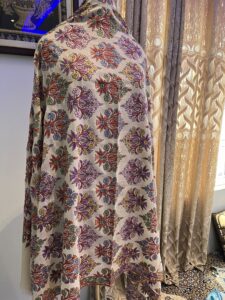 Luxurious pashmina shawl 