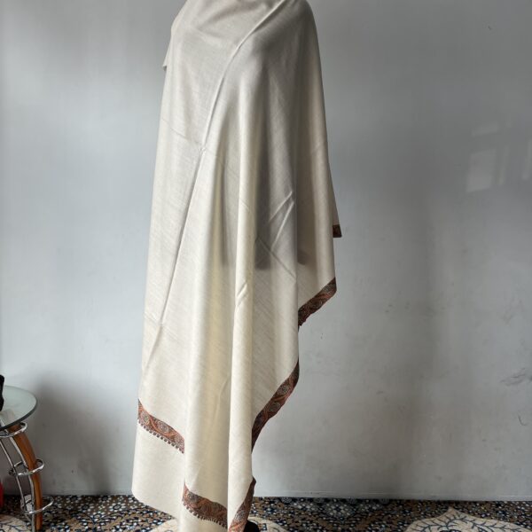 Luxurious pashmina shawl